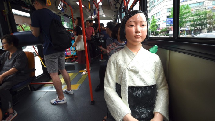 Zweiter Weltkrieg: In Südkorea gibt es etwa 80 Trostfrauen-Statuen. Diese wird noch bis Ende September im Linienbus mitfahren.