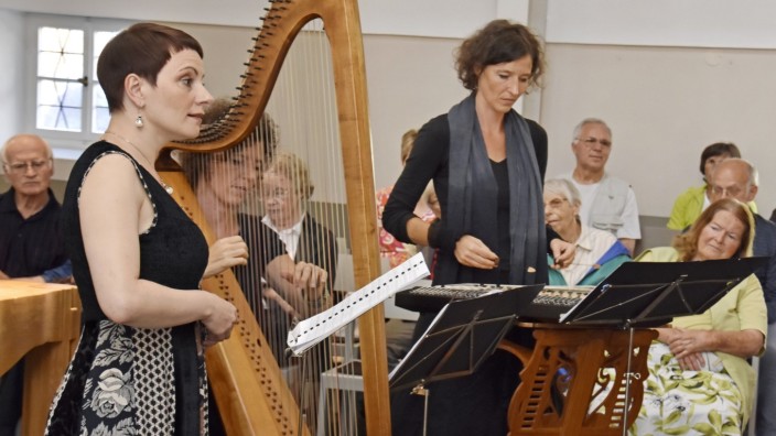 Lateinisch und italienisch: Karolina Brachman (von links), Johanna Seitz und Elisabeth Seitz bei ihrem Konzert in Olching.