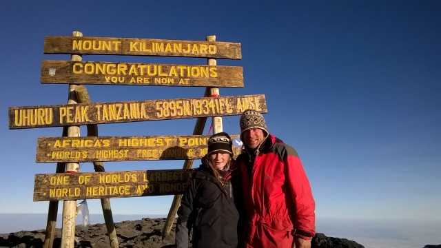 Erfahrung mit Suchtpotenzial: Thomas Weigel und Tochter Catherina haben den Uhuru Peak, den höchsten Punkt des afrikanischen Kontinents erreicht.
