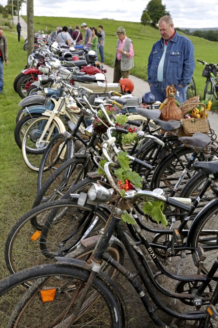 Besuchermagnet: Oldtimer gibt es nicht nur bei Traktoren und Unimogs, sondern auch bei Fahrrädern und Mopeds.