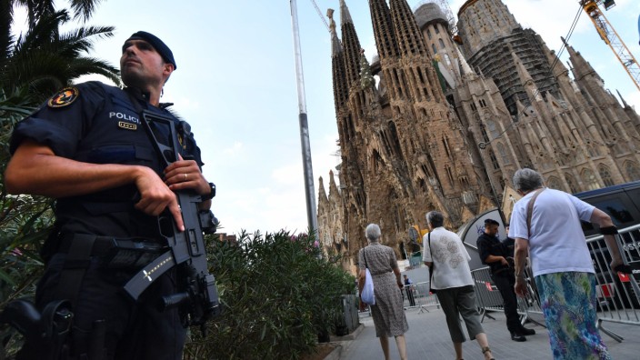 Terror in Spanien: Die Basilika Sagrada Familia in Barcelona unter Polizeischutz.
