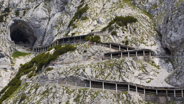 Österreich: Wer das Naturschauspiel sehen möchte, sollte gut zu Fuß sein. Schon der Weg zum Eingang ist relativ steil.