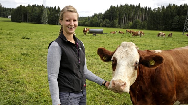 Wie der Nachwuchs arbeitet: Jahrgangsbeste Susanne Schwaighofer versorgt 30 Kühe.
