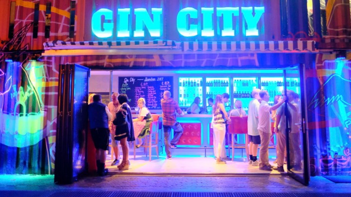 Gin City: Schön bunt von außen und innen eher schlicht präsentiert sich das Gin City hinter dem Ostbahnhof