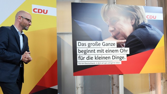 CDU-Generalsekretär Tauber stellt Wahlplakat vor