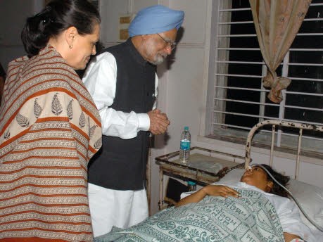 Sonia Gandhi, Manmohan Singh, AFP