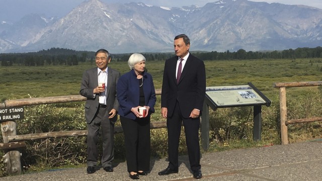 Jackson Hole: Fed-Chefin Janet Yellen mit dem EU-Kollegen Mario Draghi (re.) und dem Chef der japanischen Zentralbank Haruhiko Kuroda.