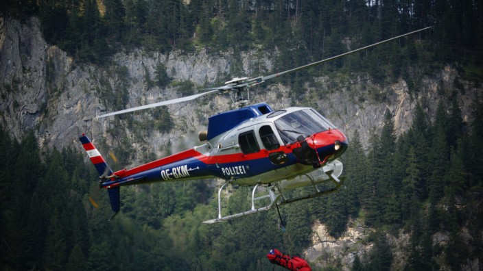Unfall in den Allgäuer Alpen: Die schwer verletzte Frau wurde von Bergrettern und einem Rettungshubschrauber geborgen.