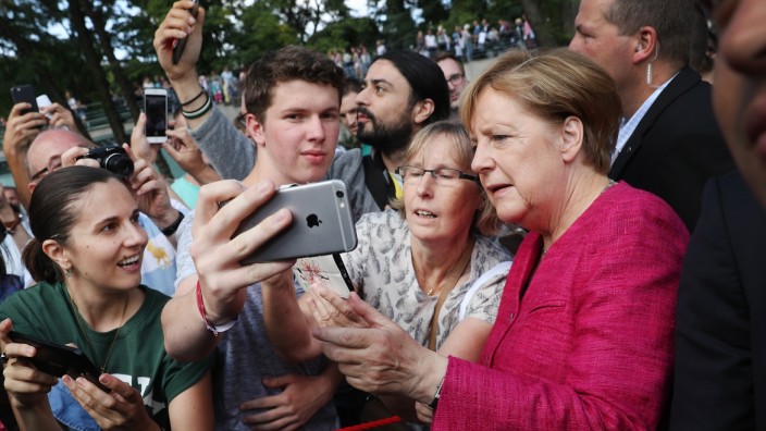 ***BESTPIX*** Merkel Hosts Open-House Day At Chancellery