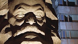 Thomas Kuczynski: Skulptur von Karl Marx im sächsischen Chemnitz: Thomas Kuczynski arbeitet an einer neuen Studienausgabe des Marx-Klassikers "Das Kapital".