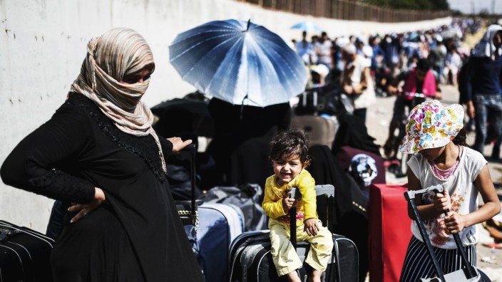 EU: Syrische Flüchtlinge in einem Lager in der Nähe des türkischen Kilis. Für den Unterricht von 500 000 Kindern hat die EU der Türkei 300 Millionen Euro zugesagt.