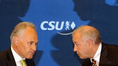CSU wehrt sich: Die ehemalige CSU-Doppelspitze will von den Filz-Vorwürfen gegen die Partei nichts wissen.