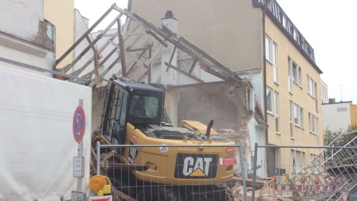 Denkmalgeschütztes Haus zerstört: In der Oberen Grasstraße 1 in Giesing wurde ein denkmalgeschütztes Haus abgerissen.