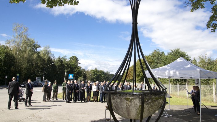 Entschädigung und Gedenkstätte: Bislang gibt es in Fürstenfeldbruck zur Erinnerung an die Opfer des Olympia-Attentats nur die Gedenkstätte vor dem Fliegerhorst.