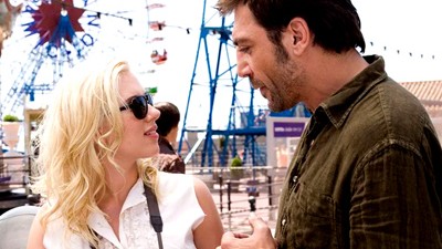 Im Kino: "Vicky Cristina Barcelona": Touristin Christina (Scarlett Johansson) und Maler Juan Antonio (Javier Bardem) vergnügen sich in Barcelona.
