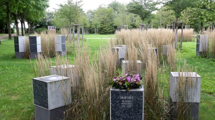 Mehrere Optionen: Am Südfriedhof an der Heidestraße hat die Gemeinde über die vergangenen Jahre ein umfangreiches neues Viertel geschaffen. Mit vielfältigen Möglichkeiten zur Urnenbeisetzung.