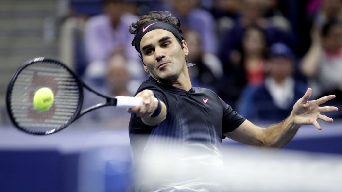Roger Federer: Sieht so elegant aus wie eine Federer-Vorhand, war gegen Del Potro aber nicht so effektiv wie eine Federer-Vorhand. Der Schweizer hat vielleicht zu viel über seinen Rücken reden müssen.