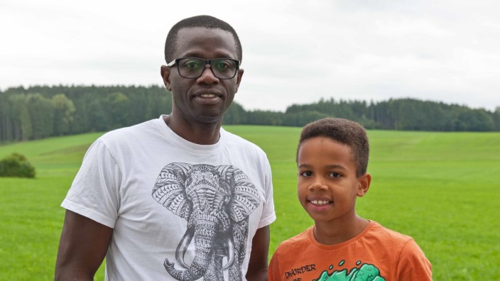 SZ-Serie "Der Sport im Ort": Viktor Adeola und sein elfjähriger Sohn Elias sind gut vorbereitet auf den Wettbewerb, Dritte im Bunde ist am Sonntag die Schwägerin.