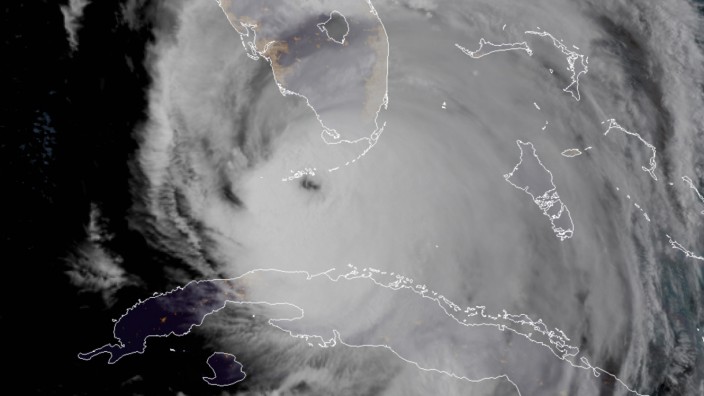 Hurrikan "Irma" in Florida: Das Auge von "Irma" über der Inselgruppe vor Florida: Bild der National Oceanic and Atmospheric Administration