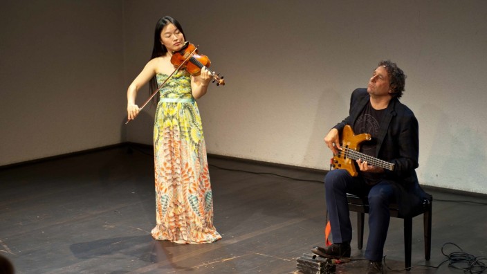 Konzert: Lange hat Bassist Jacques Bono nach dem richtigen Partner für sein Bach-Projekt gesucht. In der Violinistin Tien-Hsin Cindy Wu hat er ihn gefunden.