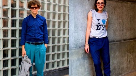Mode-Blogger: Mut zur Hässlichkeit: Bundfaltenhose in Türkis, lilafarbene Schuhe und dazu ein blaues Hemd. Oder doch lieber die alte Sporthose und das Mitbringsel aus New York?