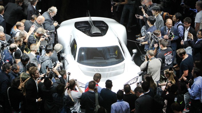 Internationale Automobil-Ausstellung: Automessen verlieren an Bedeutung? Wer das Gedränge bei der Enthüllung des Mercedes-AMG Project One miterlebt, gewinnt einen anderen Eindruck.