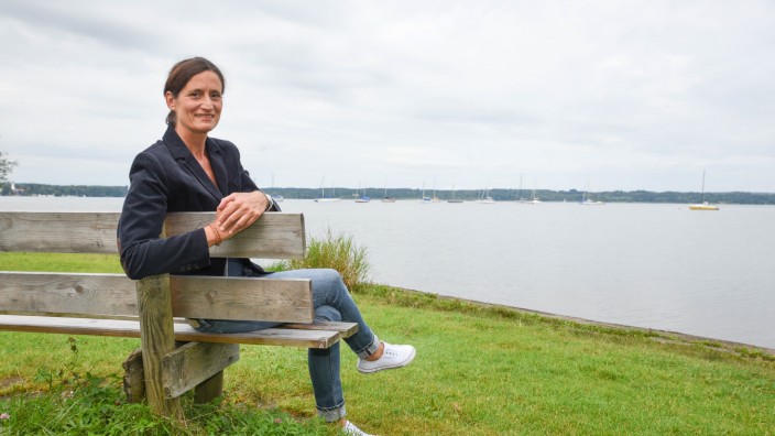 Gewerbe: Simone Klenner am Ufer des Starnberger See, wo sie sich zuhause fühlt. Mit anderen Unternehmerinen aus Sankt Heinrich und Seeshaupt hat sie die "Seemadeln" gegründet.