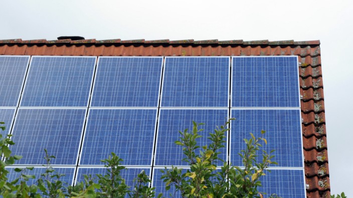 Solarstrom - Solar-Anlage auf einem Dach
