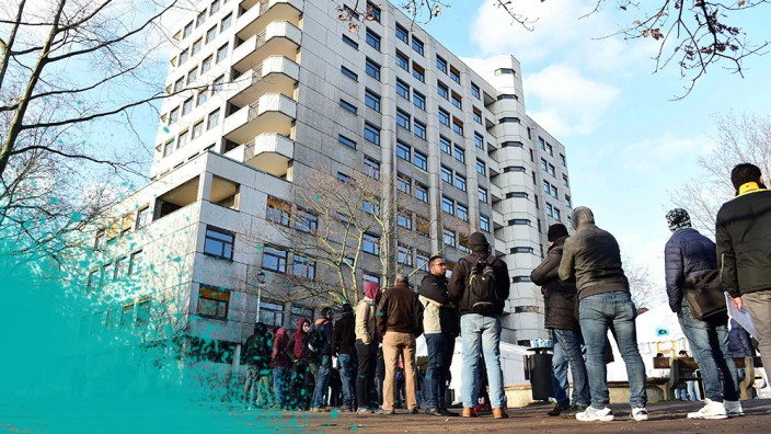 Pingpong der Positionen: Flüchtlinge vor dem Berliner LAGeSo im Dezember 2015