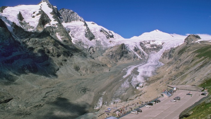 Klimawandel: Der Großglockner, Österreichs höchster Berg, und - weiter unten - die Pasterze, der noch immer längste Gletscher der Ostalpen.