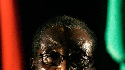 Cholera in Simbabwe: Unter Druck: Simbabwes Langzeit-Präsident Robert Mugabe.