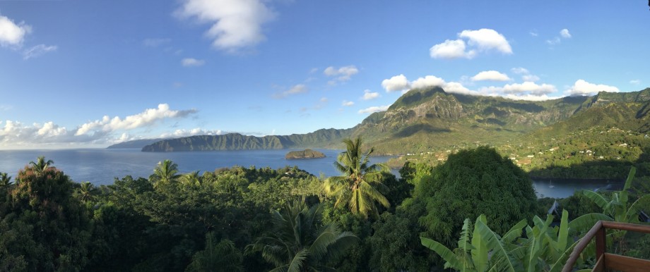 Marquesas Inseln
Blick auf die Verräterbucht mit Mont Temetiu