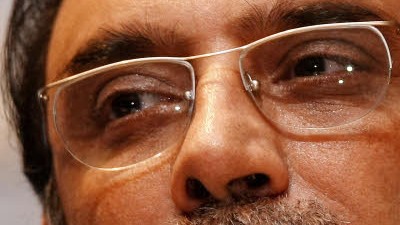 Indien und Pakistan: Ein Anruf bei Präsident Asif Ali Zardari soll in Pakistan hektische Aktivitäten ausgelöst haben. Beobachter sind erstaunt, wie einfach die Täuschung gelang.