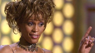 Wegen Testament: Bessere Zeiten: Whitney Houston im Jahr 2001 bei einer Preisrede.