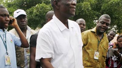 Ghana: Neuer Präsident des westafrikanischen Ghana: Der Jurist John Atta Mills, hier bei der Stimmabgabe.