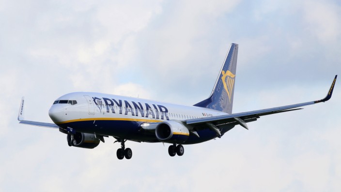 Ein Ryanair-Flugzeug landet in Dublin