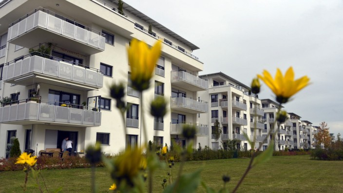Immobilienpreise im Landkreis München: Nicht nur die Häuser wachsen im Münchner Umland in die Höhe, auch die Preise. Laut dem IVD-Immobilienbericht musste für Miet- wie Eigentumswohnungen auch im vergangenen Jahr mehr bezahlt werden.