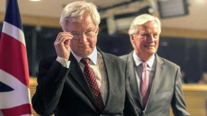 Brexit: Wo bleiben die Fortschritte? EU-Brexit-Chefunterhändler Michel Barnier und sein britischer Gegenpart David Davis (links) am Donnerstag in Brüssel.