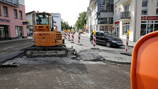 Straßenarbeiten: Engpass: Die Baustelle am Floßkanal führt derzeit zu Staus im Markt. Bald wird die Kreuzung zwischen B 11 und Schießstättstraße komplett gesperrt.