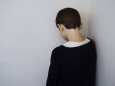 Symbolfoto zum Thema Ausgrenzung Kleiner Junge wird in der Schule ausgegrenzt PUBLICATIONxINxGERxSU