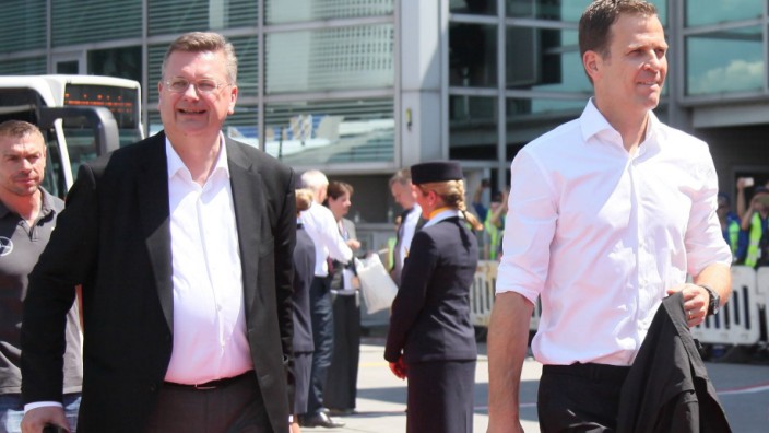 DFB Präsident Reinhard Grindel mit Teammanager Oliver Bierhoff Abflug der Deutschen Nationalmannsc