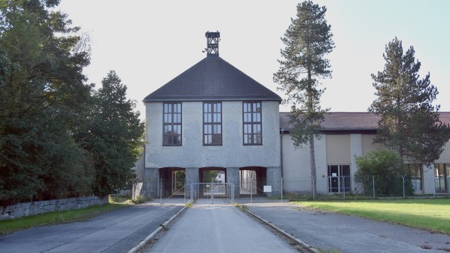 Fürstenfeldbruck: Der Torturm ist Teil der ehemaligen Luftkriegsschule.