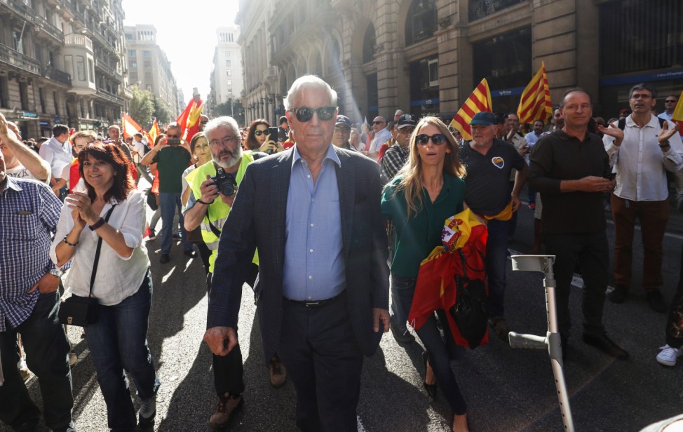 Peruvian Nobel laureate Mario Vargas Llosa attends a pro-union demonstration organised by the Catalan Civil Society organisation in Barcelona