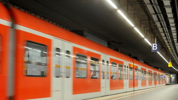Verkehr: Die Münchner SPD fordert den Ausbau des S-Bahn-Netzes auch im Umland.
