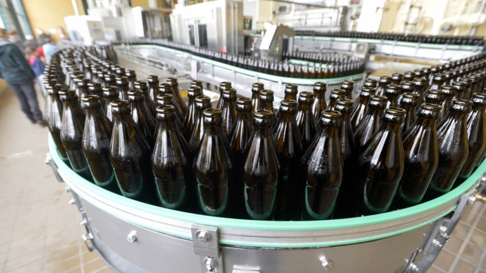 Brauereien im Landkreis Ebersberg: Zum Abfüllen von Bier ist Kohlendioxid nötig, sonst bleiben die Flaschen leer.