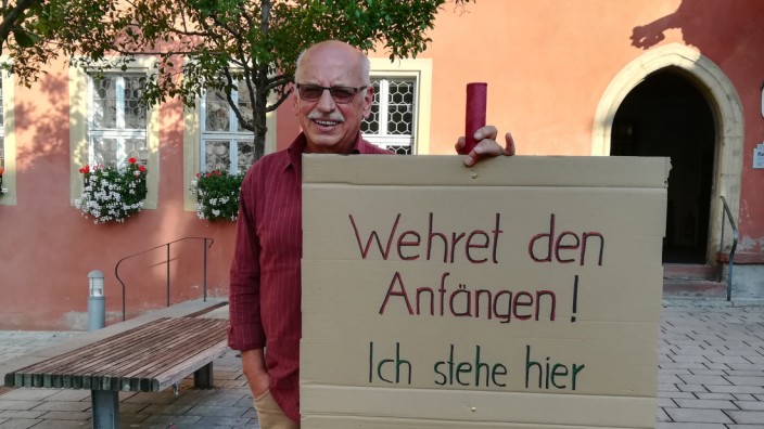 Ochsenfurt: Jürgen Schuhmann will Haltung zeigen und das öffentlich und mindestens bis Weihnachten.