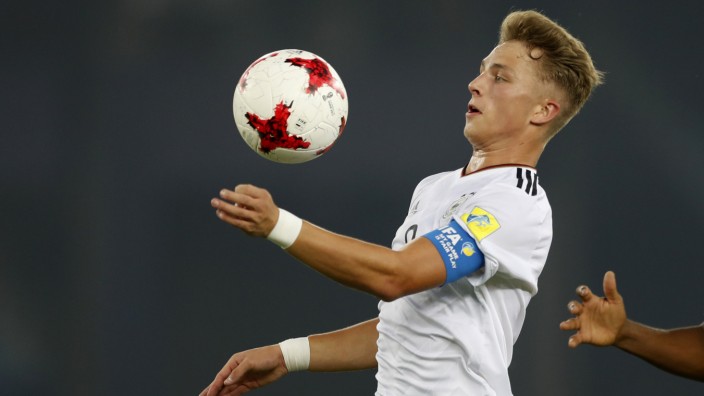 Fußball: HSV-Stürmer Jann-Fiete Arp schießt zwei Tore für die deutsche U17 im Achtelfinale gegen Kolumbien.