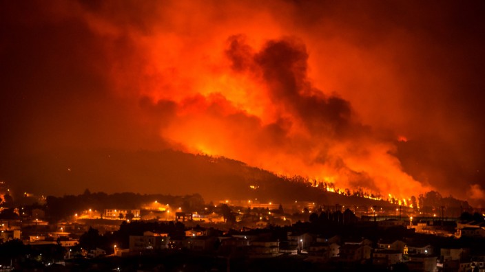 Waldbrände in Portugal Braga Fire Braga 10 16 2017 Fire broke out in Santa Marta Sameiro Taipa