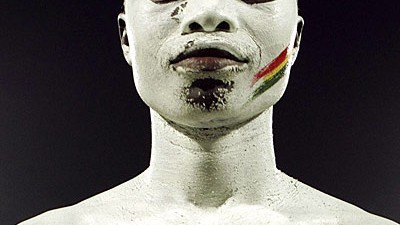 Homosexuelle in Afrika: "Aids is a Killer" - ein HIV-Aktivist demonstriert bei einem Fußballspiel in Afrika.