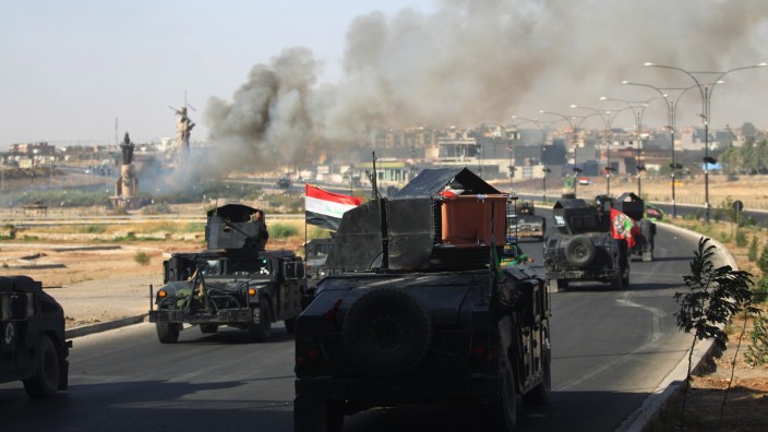 Irak-Konflikt: Die Kurden fühlen sich von allen im Stich gelassen: Irakische Truppen rücken in das Zentrum der Ölstadt Kirkuk ein, wo sie den Sitz des Gouverneurs, Militäranlagen und ein Ölfeld besetzt haben.